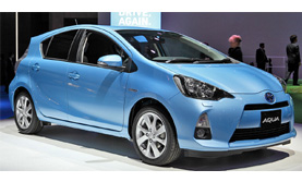 トヨタ　アクア